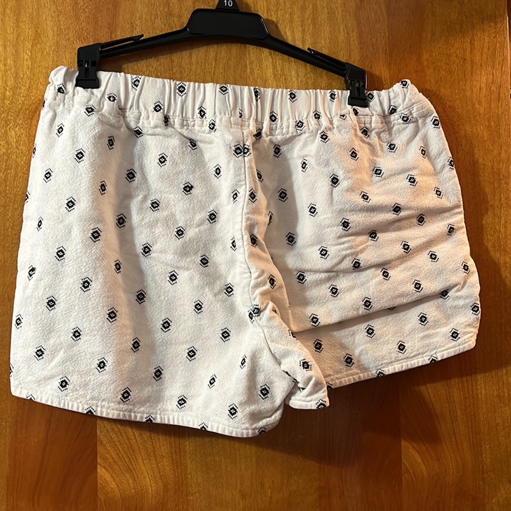 Patterned shorts - Picture 2 of 3